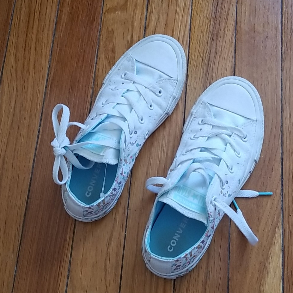 Converse *>